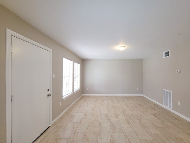 Building Photo - 3206 Lobit Dr Unit 8 Rental