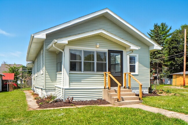 Building Photo - 3706 Oliver St