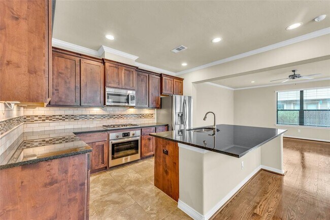 Photo - 1119 W 26th St