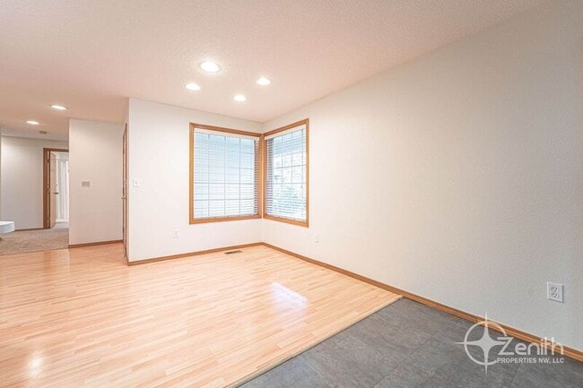 Photo - 710 NE 158th Ave