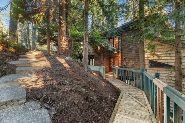 Photo - 2Bd/1.75Ba Mercer Island House