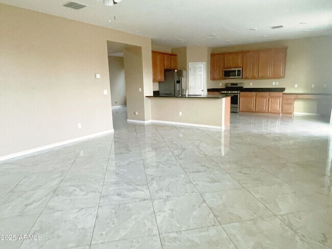 Photo - 1121 E Regent Dr