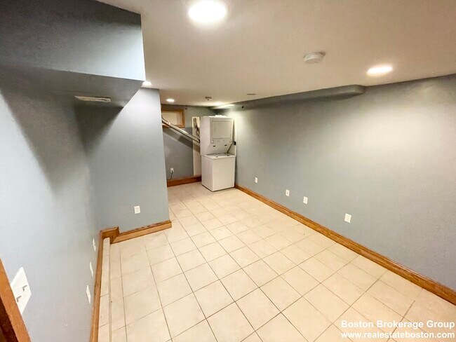 Photo - 241 W 3rd St Unit 2