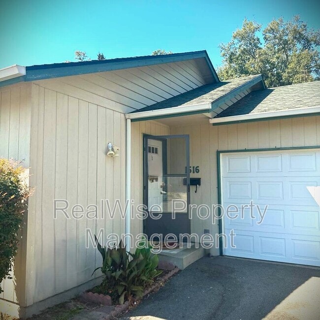 Building Photo - 1616 SW K St Rental