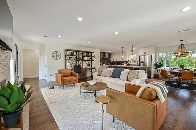 Building Photo - 8495 Turkey Creek Rd Unit ID1328057P