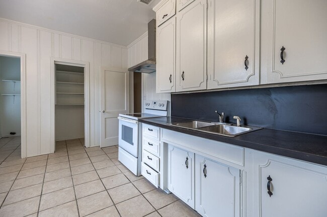 Photo - 2 Bedroom Charming Home in the Heart of Foley!
