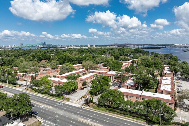 Photo - Colonial Point Condominiums