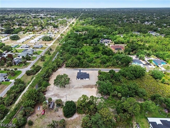 Photo - 402 Thompson Ave