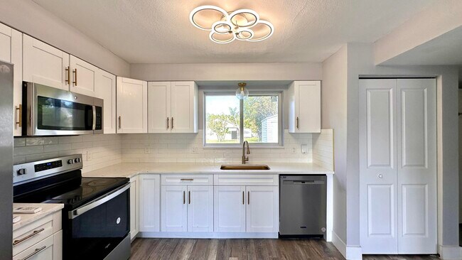 Photo - 313 Swain Blvd