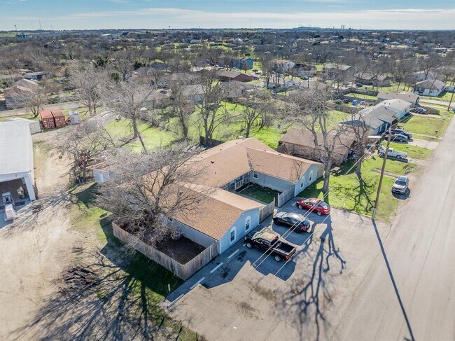 Photo - 410 Old Thorndale Rd