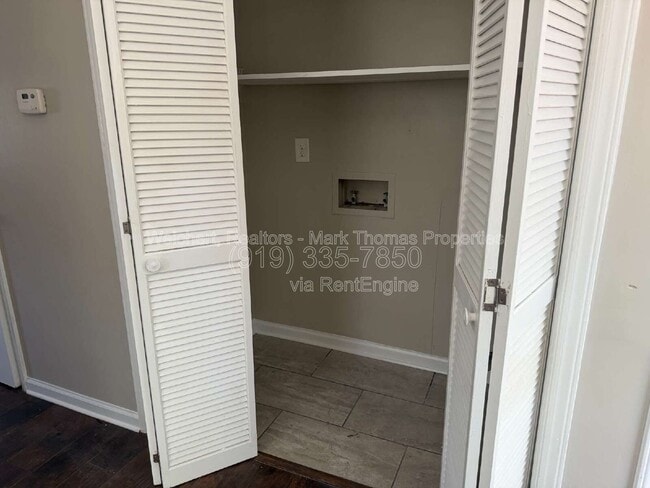 Photo - 208 Bridgefield Pl