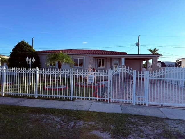 Photo - 14560 Fillmore St