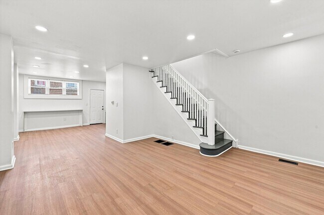 Photo - 6711 Linmore Ave