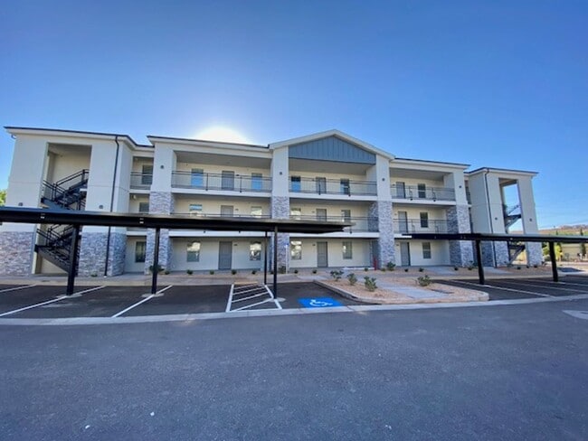Building Photo - APARTMENT IN GREAT LOCATION FOR RENT!