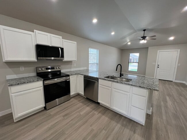 Photo - 3/2/2 in Bell Farms available June!!