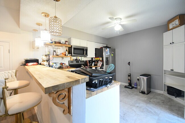 Photo - 1500 W Esplanade Ave