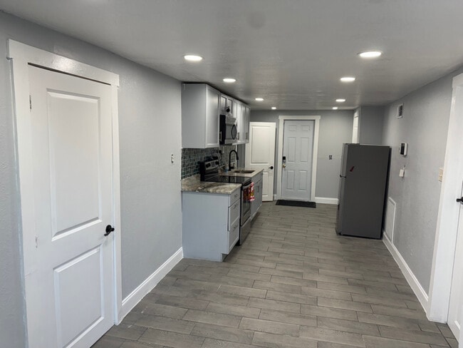 Photo - 9402 N 16th St