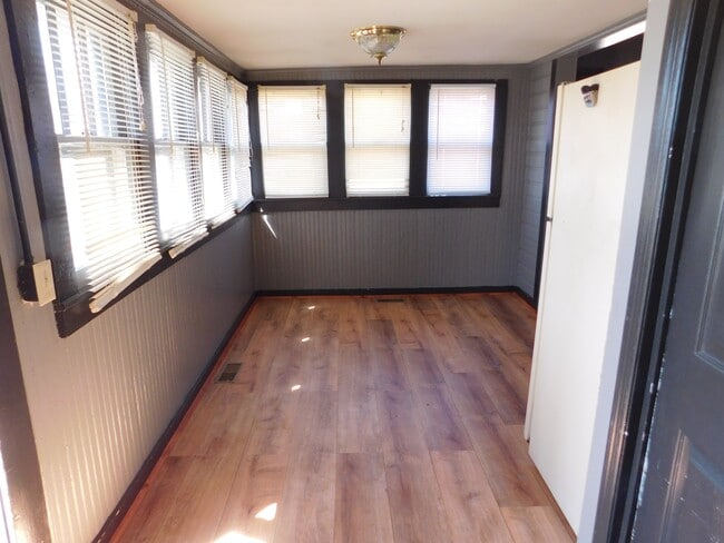 Photo - 6 Douglas St