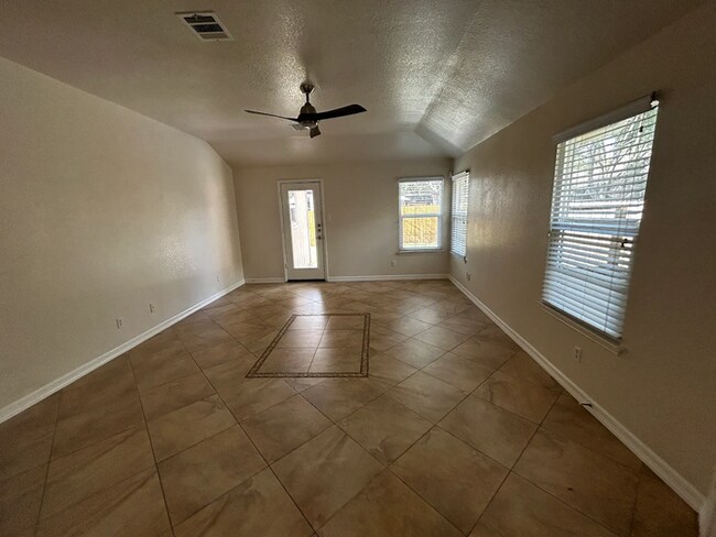 Photo - Move-In Ready 3BR/2BA in Round Rock - Enjo...