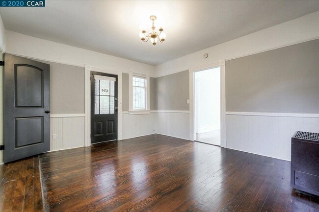 Building Photo - 694 25th St Unit 694