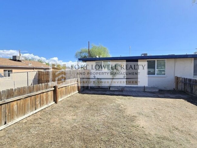 Photo - Central 2 Bed / 1 Bath with Yard Casa