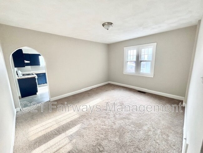 Photo - 874 Vankirk St