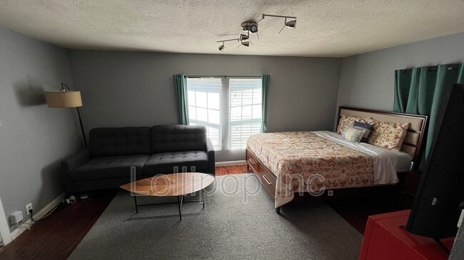 Building Photo - 4325 Coyle St Unit 2 Rental