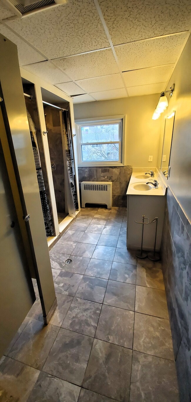 Photo - 806 Hill St