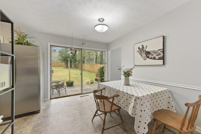 Photo - 4461 Mercer Rd