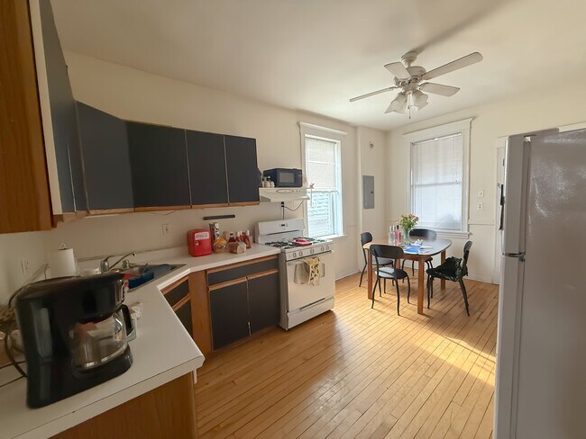 Photo - 2442 N Ashland Ave Unit 3