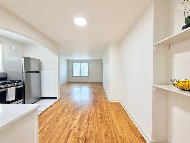 Photo - 5306- 5308 Jamieson Avenue Unit 5308 1S