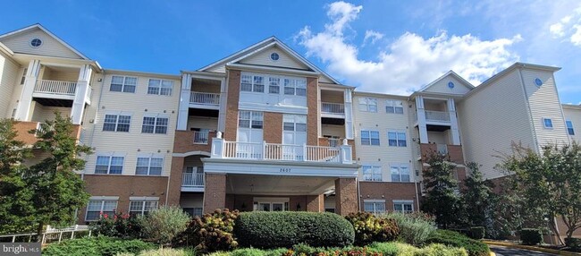 Building Photo - 2607 Chapel Lake Dr Unit 108