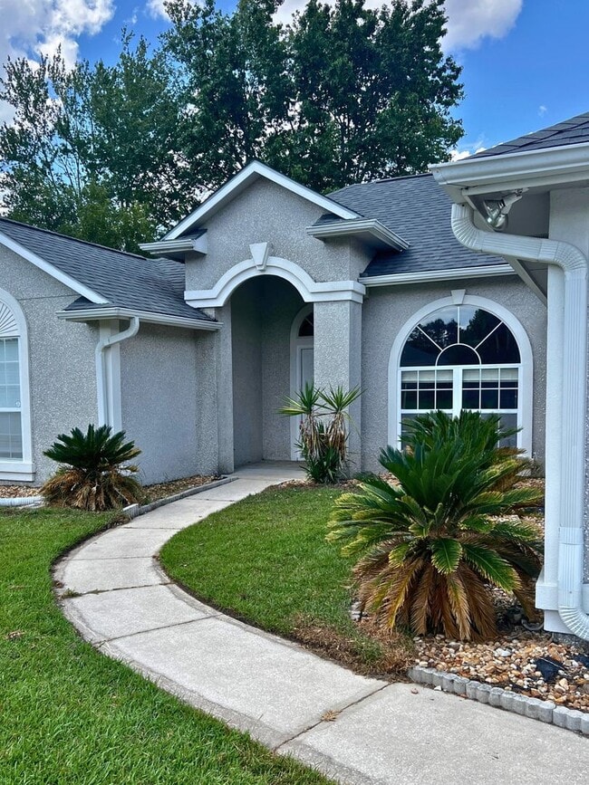 Photo - Charming 4/2 with fenced in yard