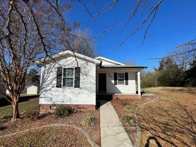 Building Photo - 2 Bedroom/2 Bath Home in Albemarle