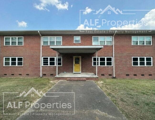 Building Photo - Renovated 2 Bedroom, 1 Bath First-Floor Apartment Available Unit 1301 S. 10th St. 2