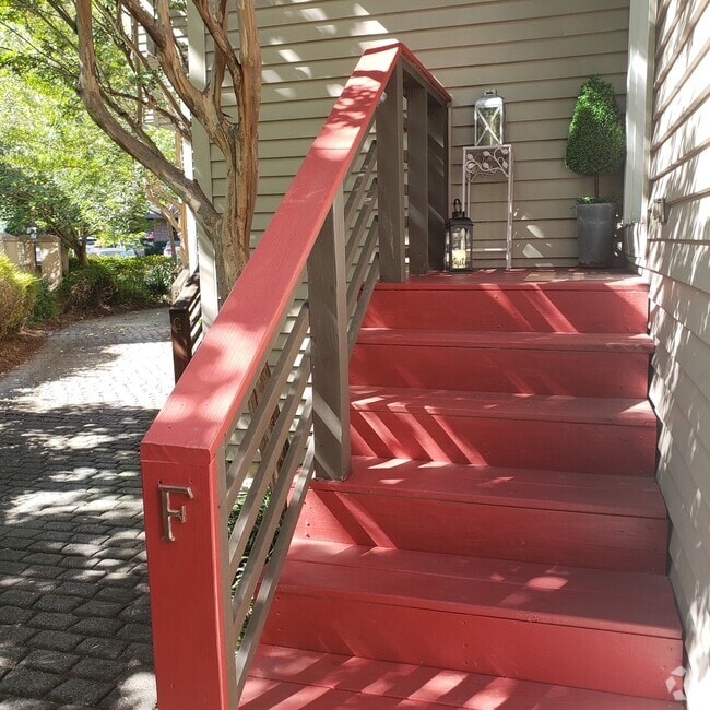 Building Photo - 415 W 7th St Rental