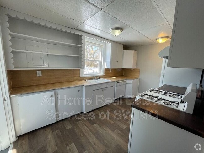 Building Photo - 1015 N Sherman Ave Rental