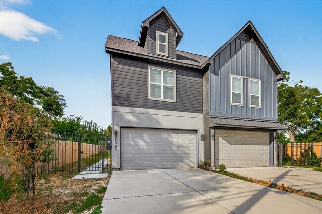 Photo - 808 Fortune St