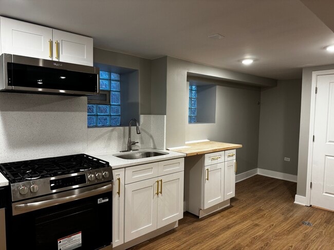 Photo - 3716 N Racine Ave Unidad G