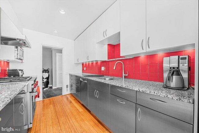 Photo - 4838 Drummond Ave