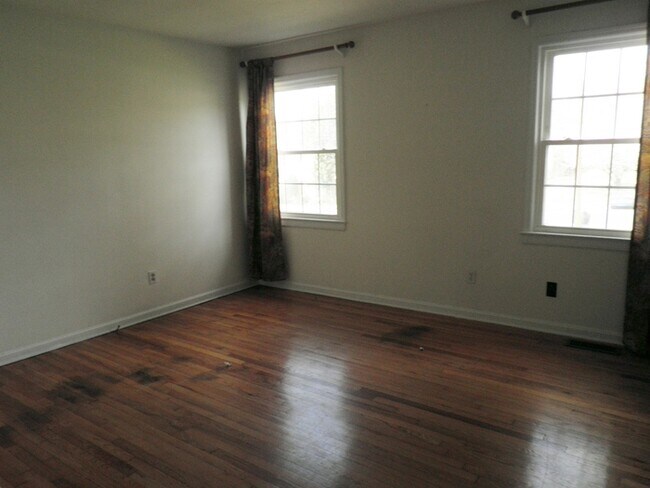 Photo - Selwyn Village