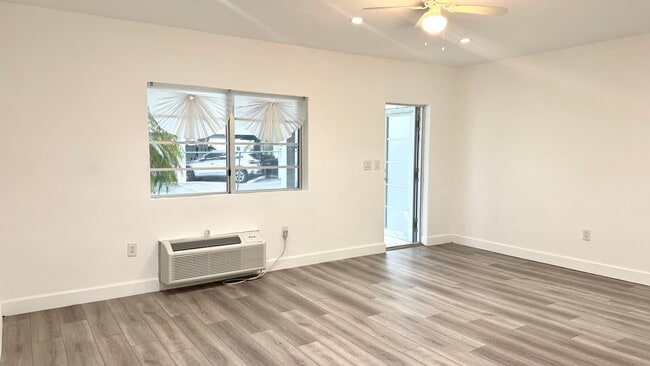 Studio 916 W 42st - Studio 916 W 42st Condo Unit 103