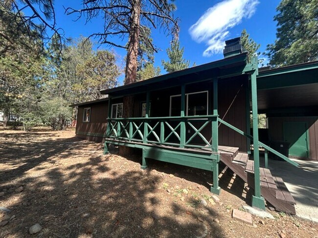 448 Victoria Ln