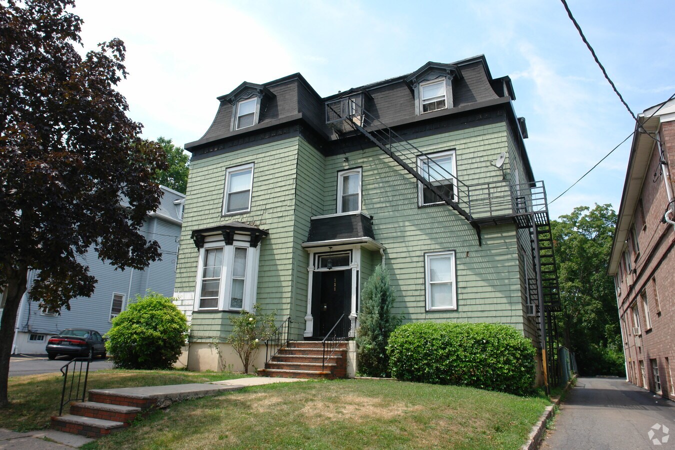 Photo - 111 W Grand St Apartments