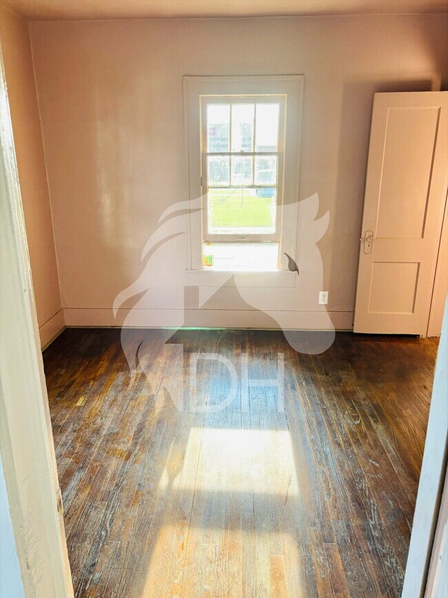 Photo - 211 S 7th St