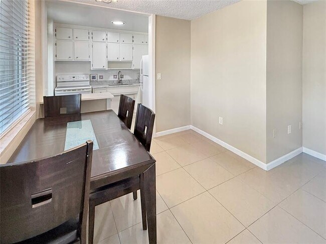 Photo - 2400 NE 9th St Unit 301