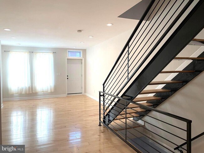 Building Photo - 2923 W Thompson St