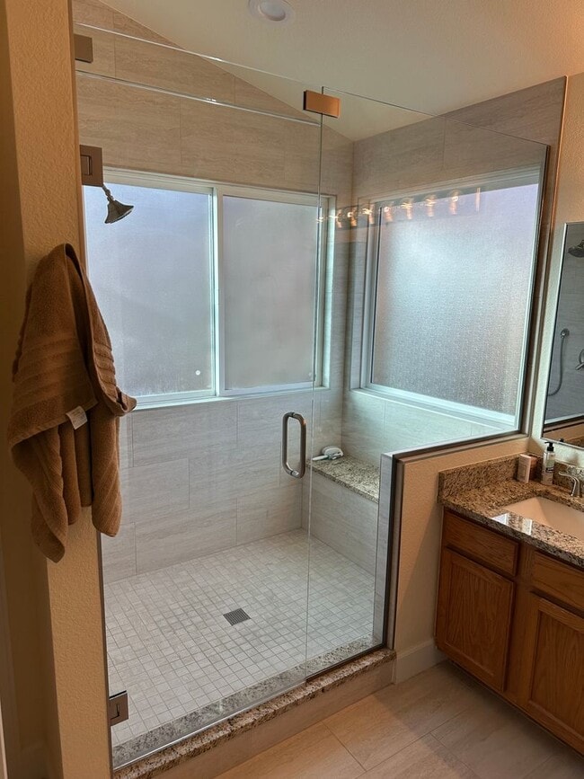 Photo - Beautiful 5B home in Erie Available January 2026 !