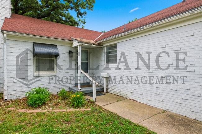 Photo - 1458 N Old Manor Rd