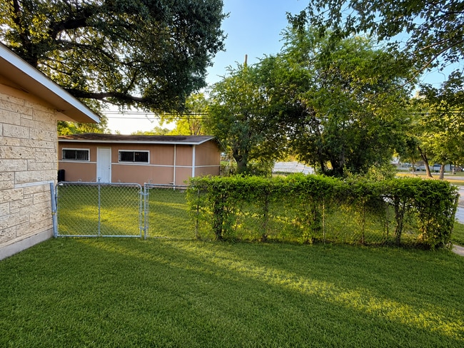 Photo - 103 Englewood Dr Unit 2